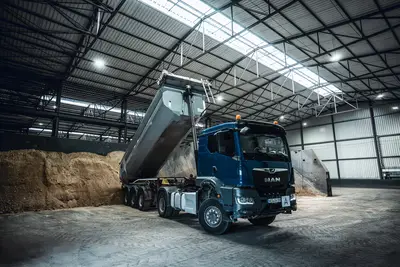 At the 3,000 m² soil treatment center in Duisburg, around 6,500 t of soil were temporarily stored and prepared for final disposal.